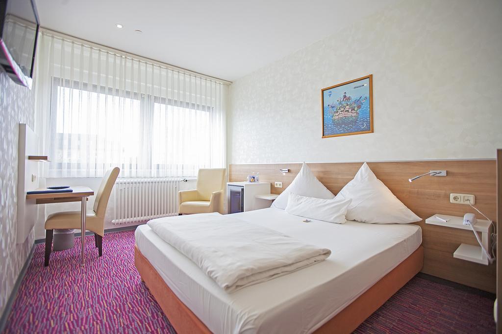 Am Bismarck Hotell MHG Rum bild