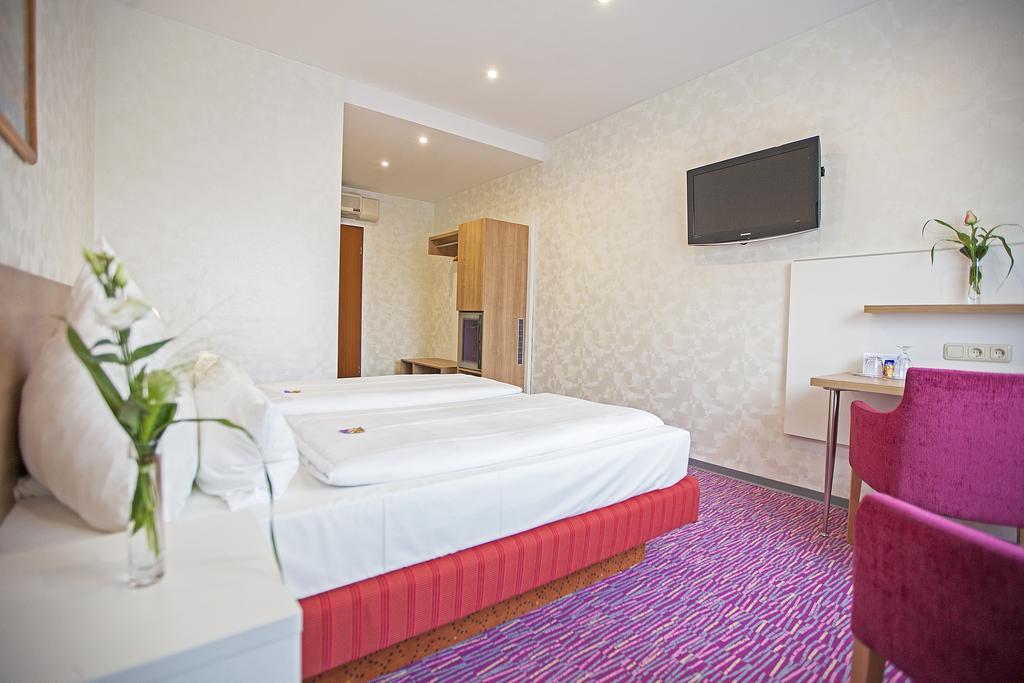 Am Bismarck Hotell MHG Rum bild