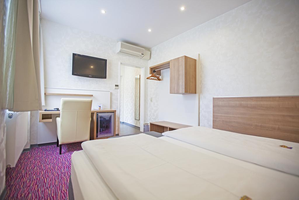 Am Bismarck Hotell MHG Rum bild